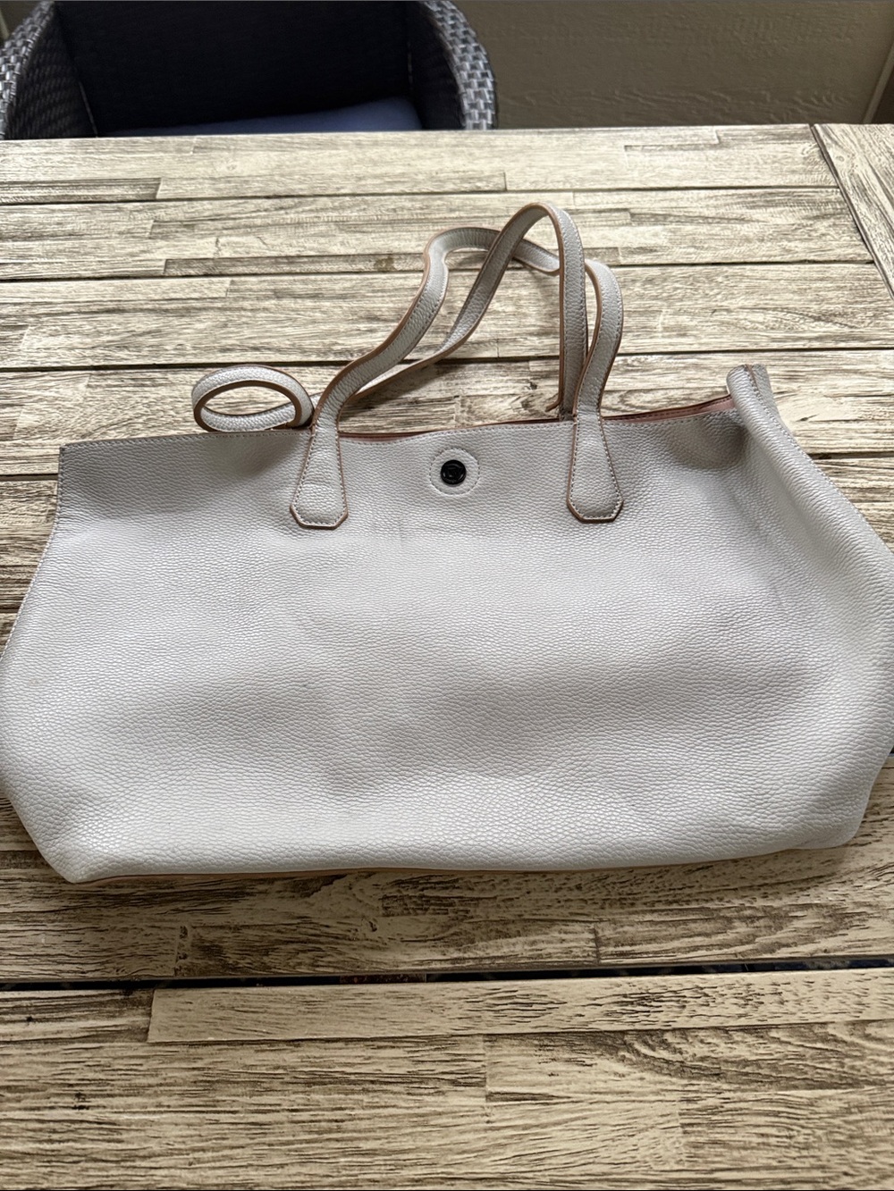 La Diva Pebbled Tote in Light Taupe SMOKE FREE HOME